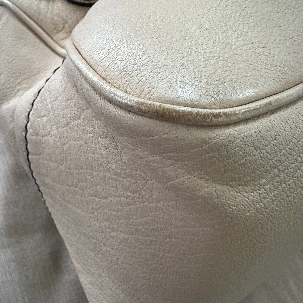 Authentic Valentino Garavani Shoulder Bag in Light Tan/Creme - Picture 15 of 16